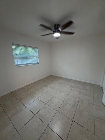 500 NW 8th Court, Boynton Beach, FL 33426