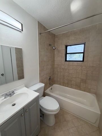 500 NW 8th Court, Boynton Beach, FL 33426