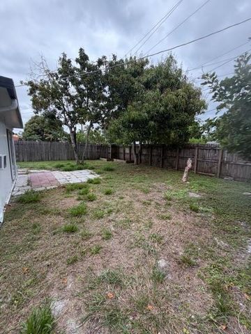 500 NW 8th Court, Boynton Beach, FL 33426