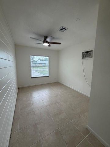 500 NW 8th Court, Boynton Beach, FL 33426