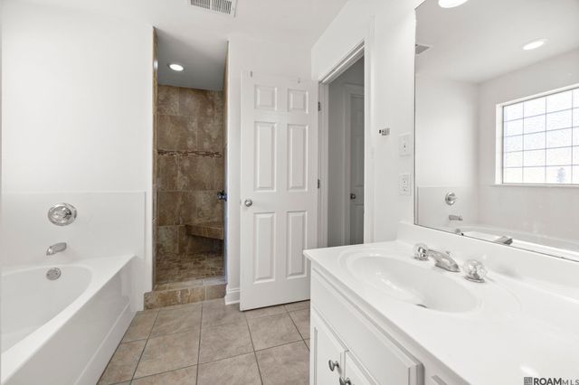 628 S Oleana Dr, Gonzales, LA 70737