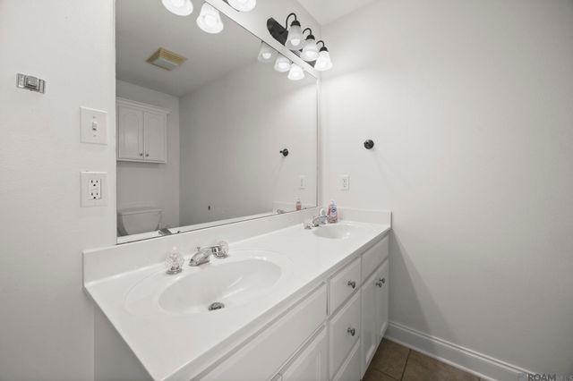 628 S Oleana Dr, Gonzales, LA 70737