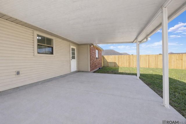 628 S Oleana Dr, Gonzales, LA 70737