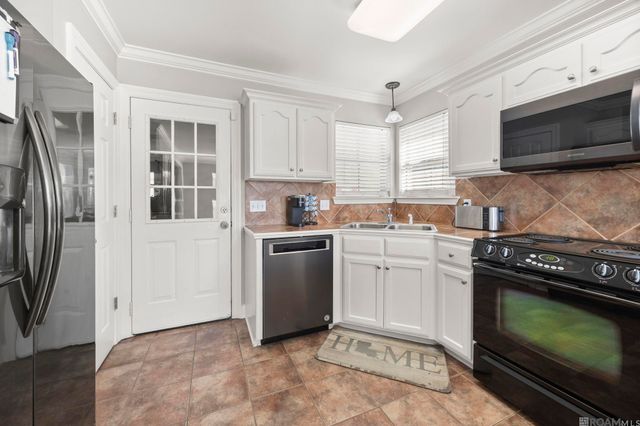 628 S Oleana Dr, Gonzales, LA 70737
