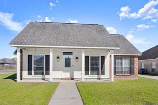 628 S Oleana Dr, Gonzales, LA 70737