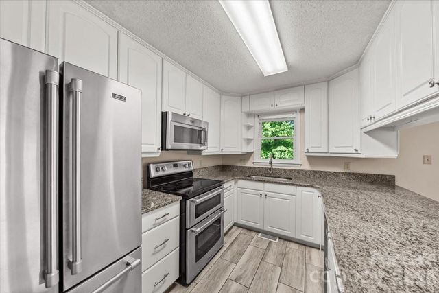 330 Hillview Drive, Lexington, NC 27292