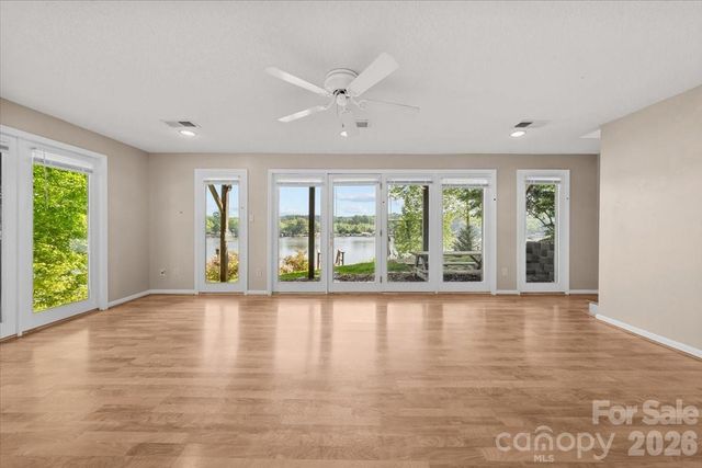 330 Hillview Drive, Lexington, NC 27292