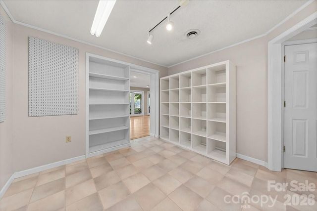 330 Hillview Drive, Lexington, NC 27292