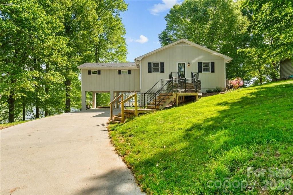 330 Hillview Drive, Lexington, NC 27292