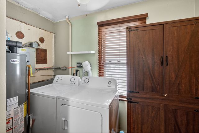 1536 Stewart Street, Des Moines, IA 50316