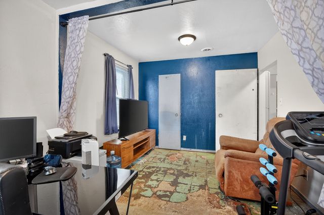 1536 Stewart Street, Des Moines, IA 50316