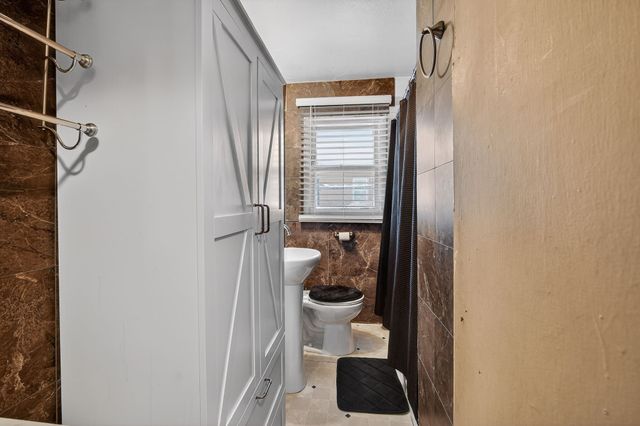 1536 Stewart Street, Des Moines, IA 50316