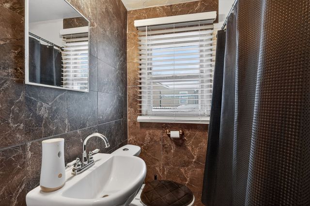 1536 Stewart Street, Des Moines, IA 50316