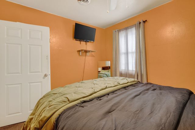 1536 Stewart Street, Des Moines, IA 50316