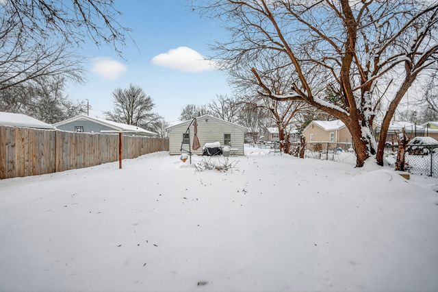 1536 Stewart Street, Des Moines, IA 50316