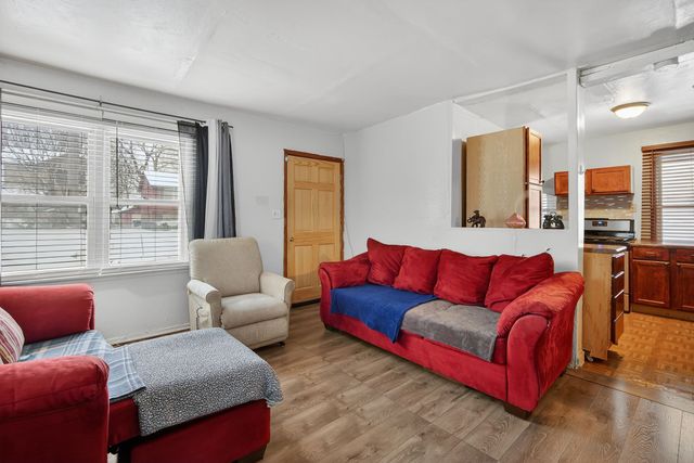 1536 Stewart Street, Des Moines, IA 50316