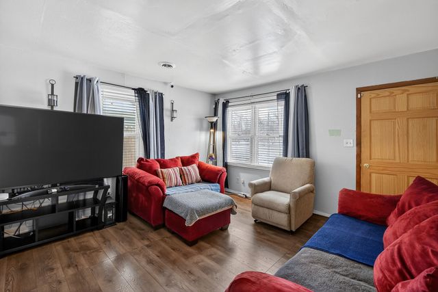 1536 Stewart Street, Des Moines, IA 50316