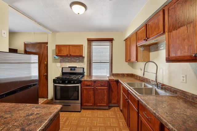 1536 Stewart Street, Des Moines, IA 50316