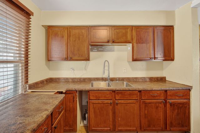 1536 Stewart Street, Des Moines, IA 50316