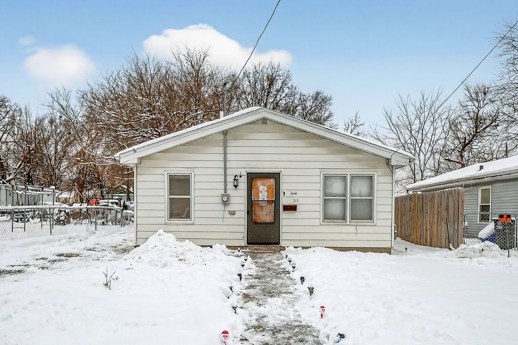 1536 Stewart Street, Des Moines, IA 50316