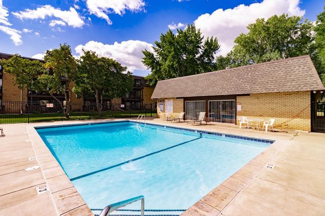 3421 Kent Street 407, Shoreview, MN 55126