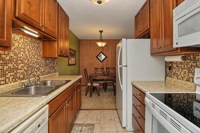 3421 Kent Street 407, Shoreview, MN 55126