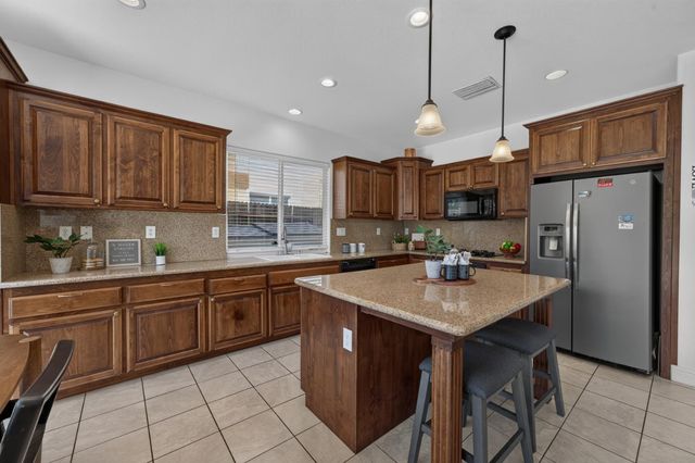 12402 Canyonlands Dr, Rancho Cordova, CA 95742