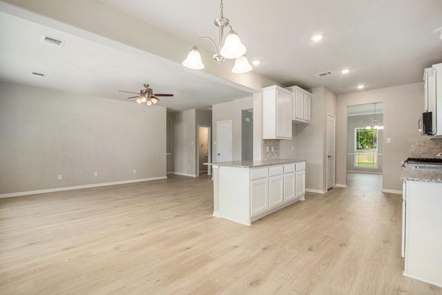 2239 Lakewood Drive, West Columbia, TX 77486