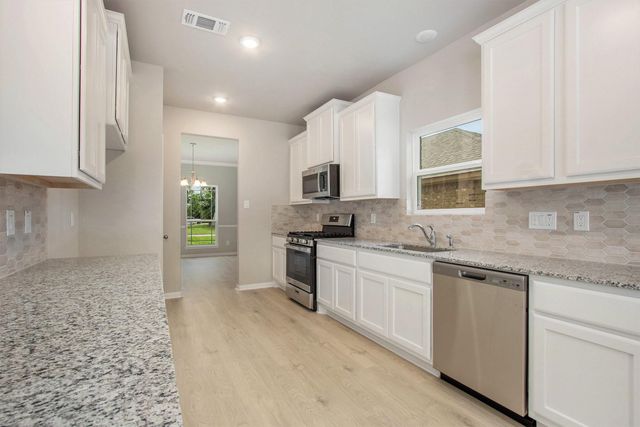2239 Lakewood Drive, West Columbia, TX 77486