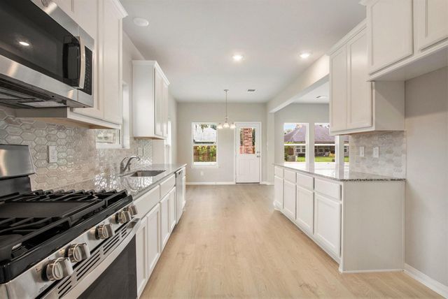 2239 Lakewood Drive, West Columbia, TX 77486