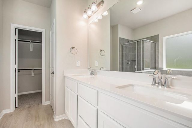 2239 Lakewood Drive, West Columbia, TX 77486