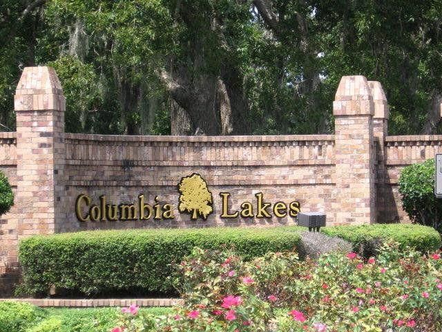 2239 Lakewood Drive, West Columbia, TX 77486