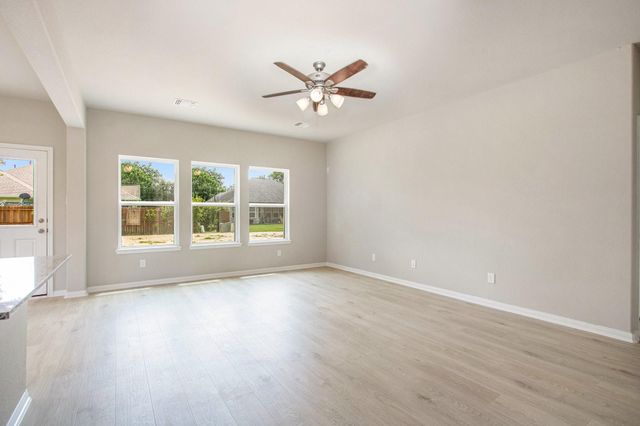 2239 Lakewood Drive, West Columbia, TX 77486