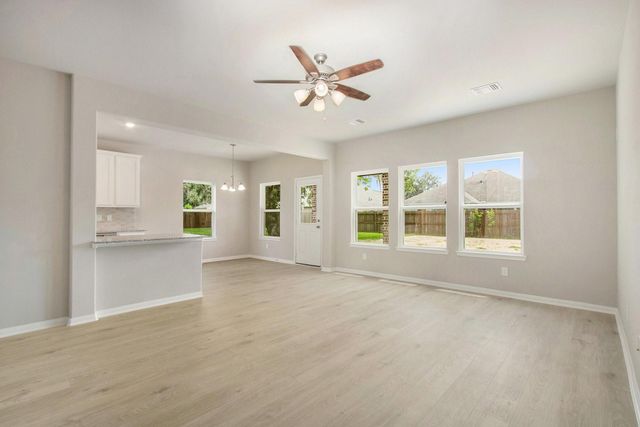 2239 Lakewood Drive, West Columbia, TX 77486