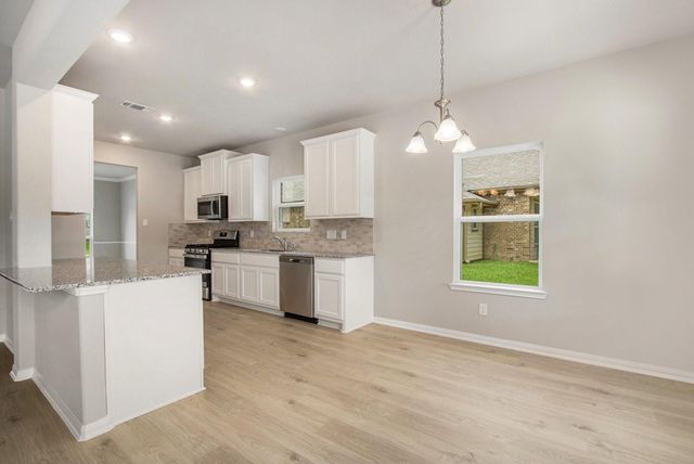 2239 Lakewood Drive, West Columbia, TX 77486