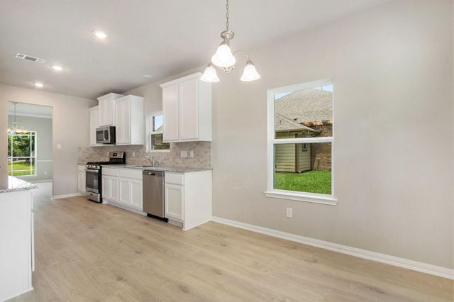 2239 Lakewood Drive, West Columbia, TX 77486