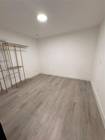 675 NE 159th St 0, Miami, FL 33162