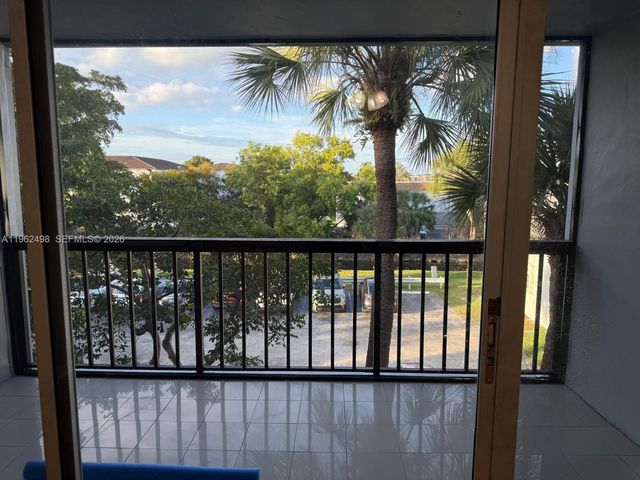 10825 SW 112th Ave 312, Miami, FL 33176