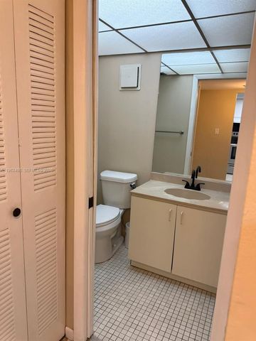 10825 SW 112th Ave 312, Miami, FL 33176