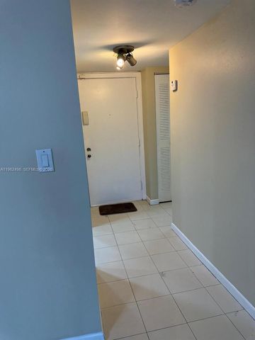 10825 SW 112th Ave 312, Miami, FL 33176