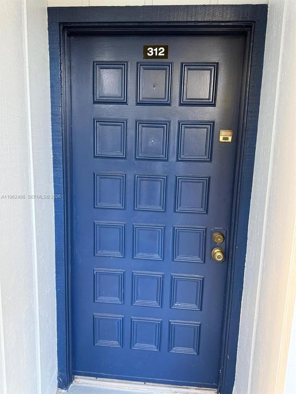 10825 SW 112th Ave 312, Miami, FL 33176