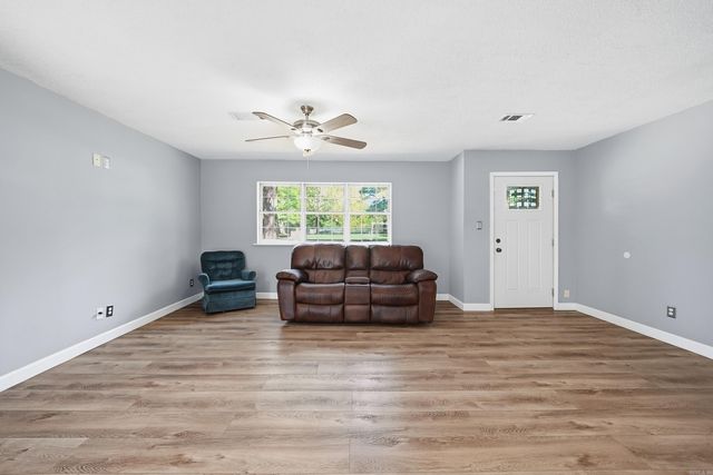 4 Sue Lane, Conway, AR 72032