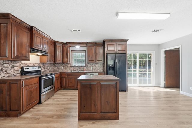 4 Sue Lane, Conway, AR 72032