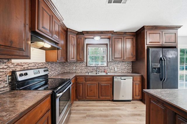 4 Sue Lane, Conway, AR 72032