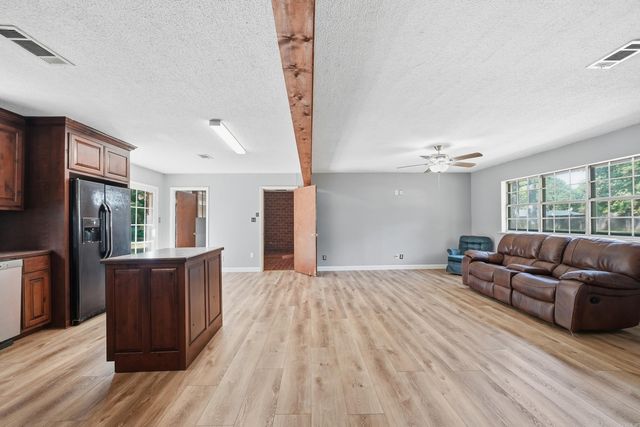 4 Sue Lane, Conway, AR 72032