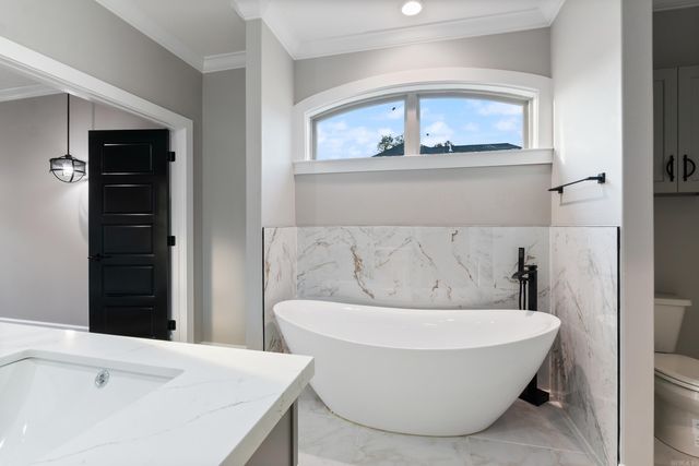 1710 Village Lake Dr, Little Rock, AR 72204