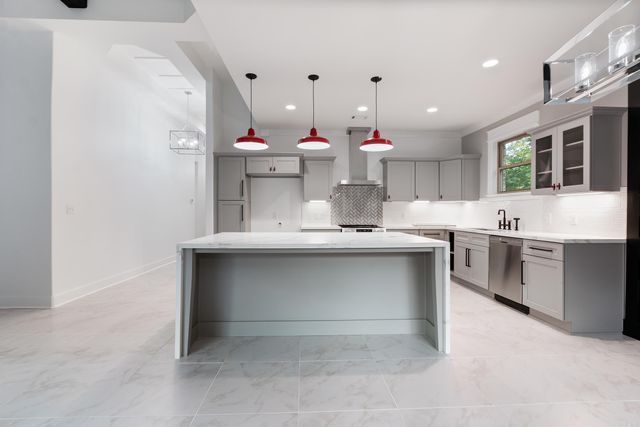 1710 Village Lake Dr, Little Rock, AR 72204