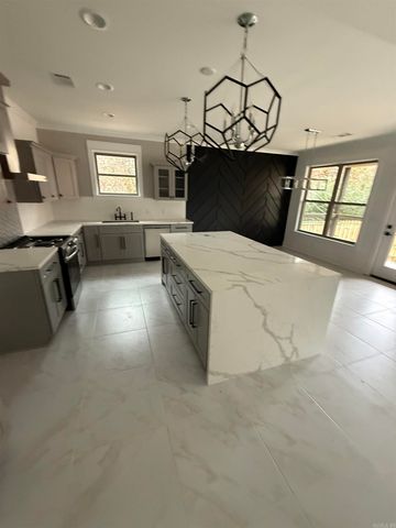 1710 Village Lake Dr, Little Rock, AR 72204