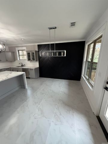 1710 Village Lake Dr, Little Rock, AR 72204