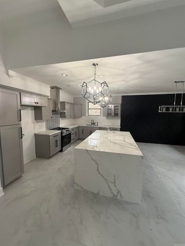 1710 Village Lake Dr, Little Rock, AR 72204